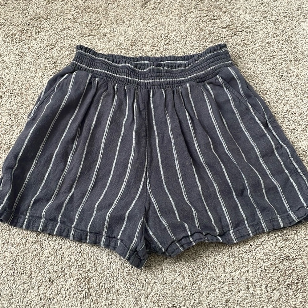 Universal Threads Women’s shorts 
Size XS but fits like a small